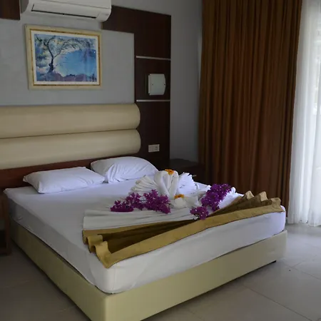 Pine Boutique מלון 2*