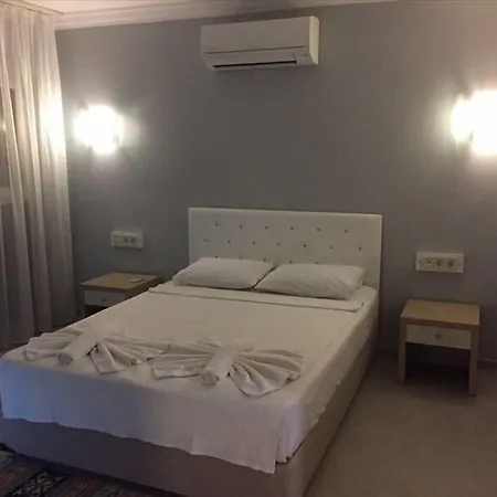 מלון Pine Boutique 2*